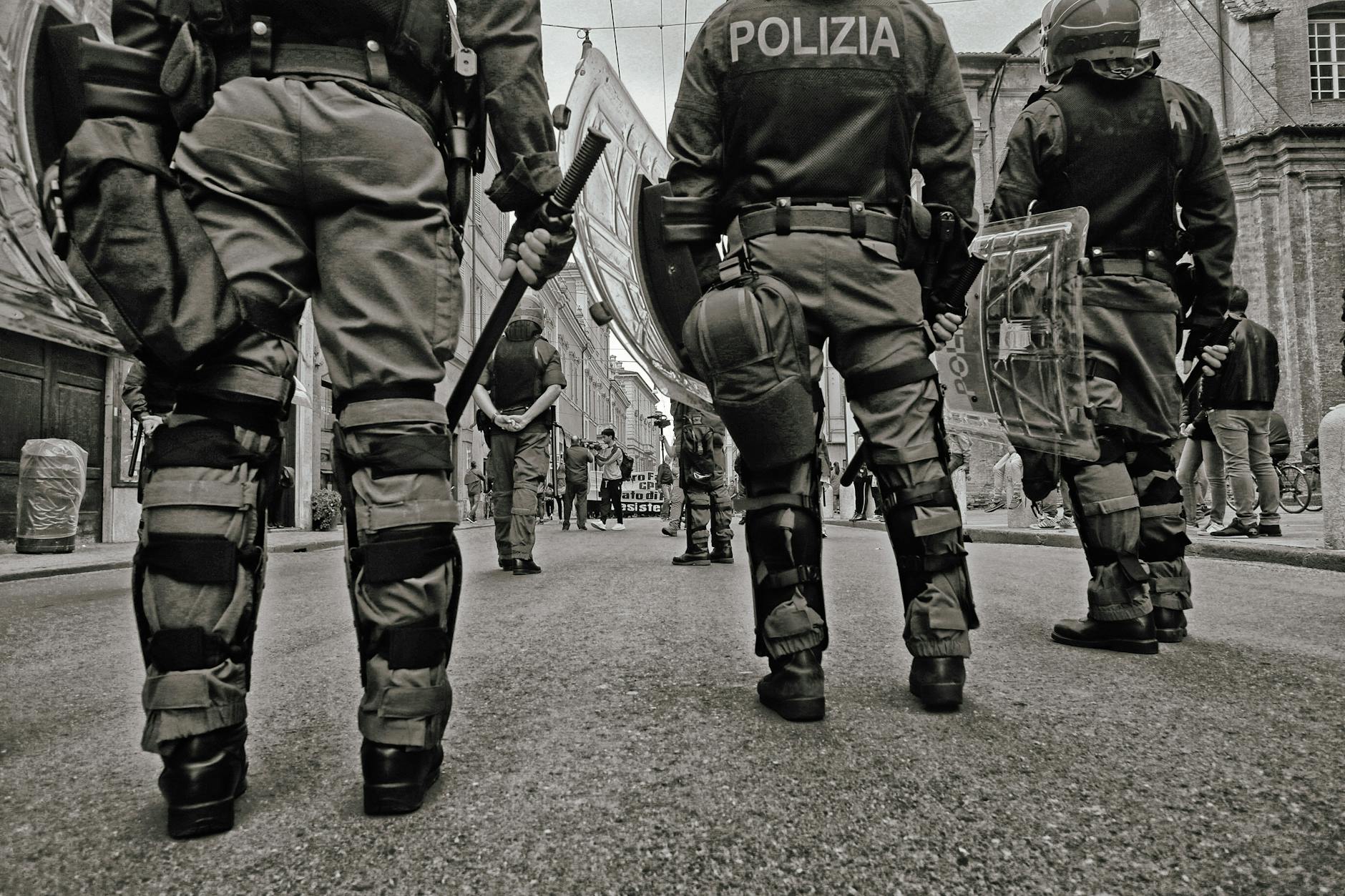 Bolzano, controlli della Polizia: 11 denunce e un’espulsione
