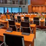 Consiglio provinciale di Bolzano: approvato il riaccertamento dei residui, discussione su cerbiatti e migranti