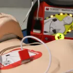 Bolzano rafforza la rete di cardioprotezione: nuovo defibrillatore in piazza Verdi