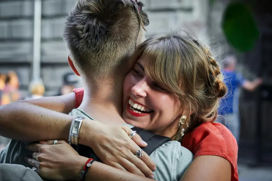 Bolzano, gentilezza e sicurezza in piazza Tribunale