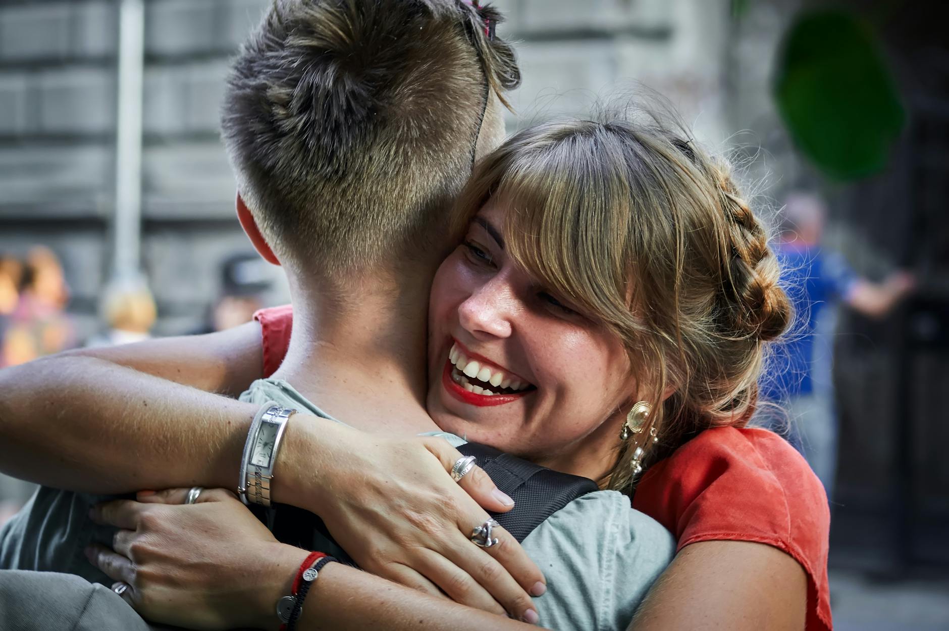 Bolzano, gentilezza e sicurezza in piazza Tribunale