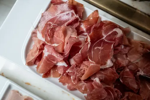 Speck Alto Adige IGP: produzione e abbinamenti