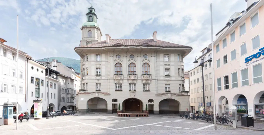 Bolzano, il sindaco Corrarati riceve l’ambasciatore tedesco Thomas Bagger